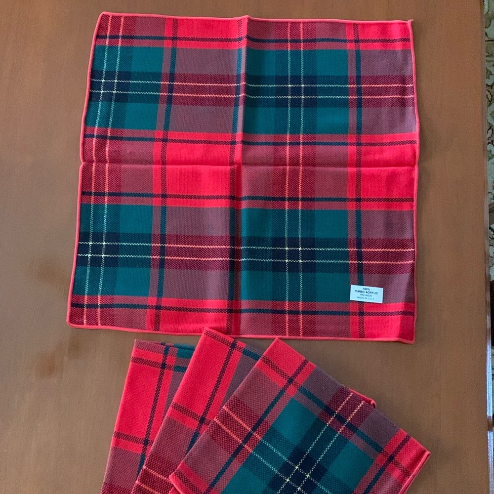 4 Plaid Napkins
